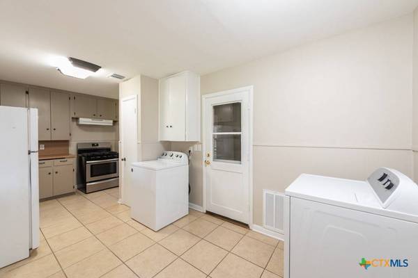 126 Bellaire ST, Luling, TX 78648