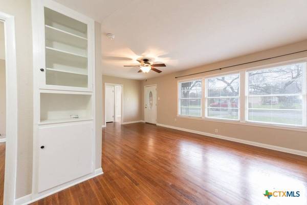 126 Bellaire ST, Luling, TX 78648