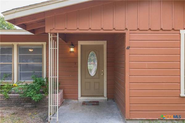 126 Bellaire ST, Luling, TX 78648