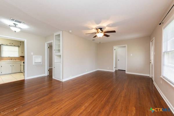 126 Bellaire ST, Luling, TX 78648