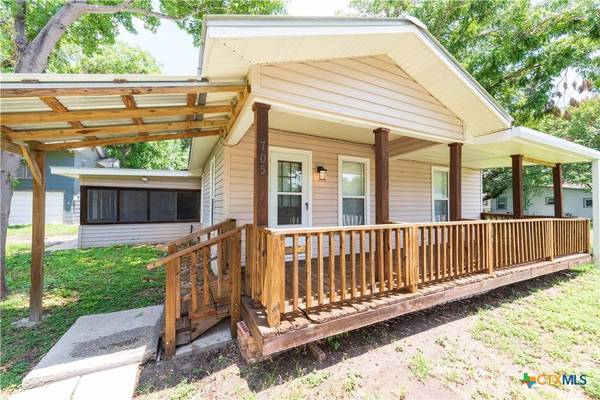705 S Laurel AVE, Luling, TX 78648