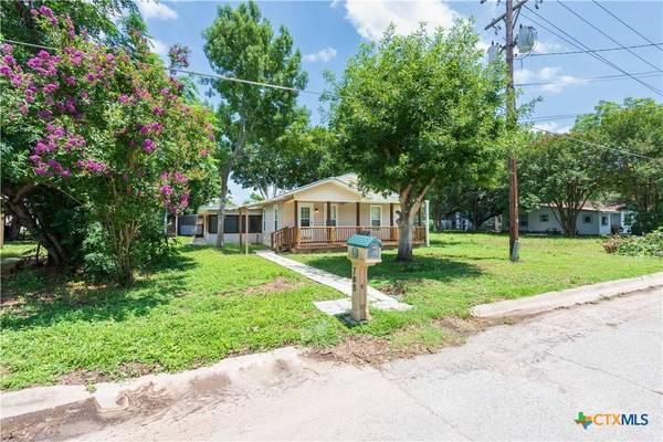 705 S Laurel AVE, Luling, TX 78648