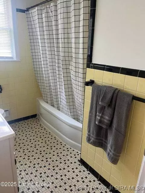 5901 Jessamine LN, Louisville, KY 40258