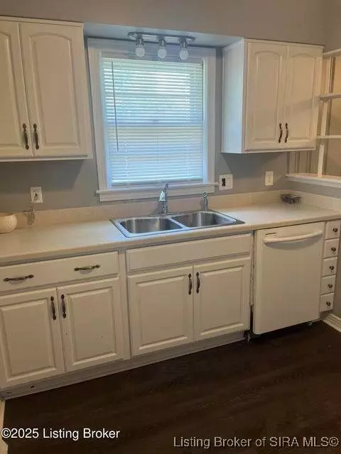 5901 Jessamine LN, Louisville, KY 40258