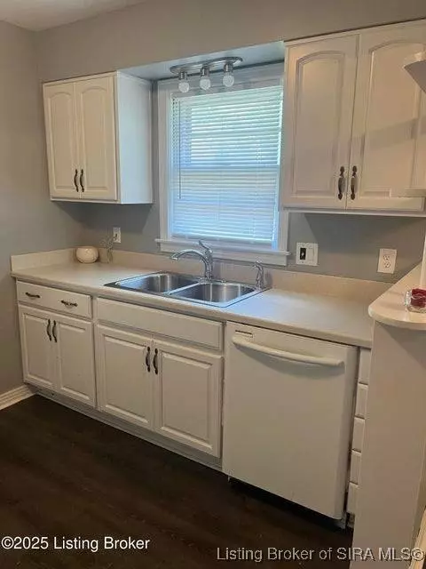 5901 Jessamine LN, Louisville, KY 40258