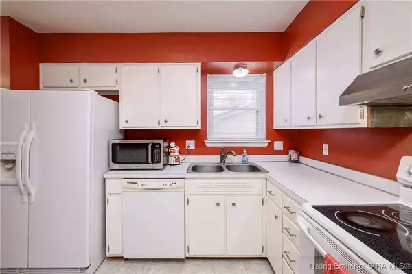 1225 Sportsman DR, Jeffersonville, IN 47130