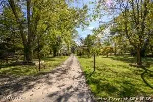 8126 John Pectol RD, Georgetown, IN 47122