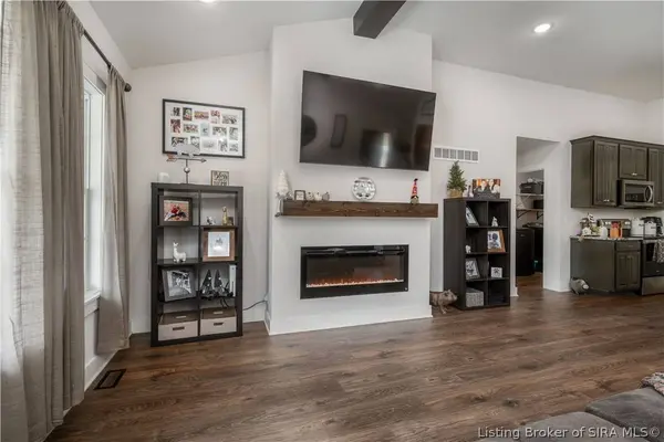 1109 Dora DR, Sellersburg, IN 47172