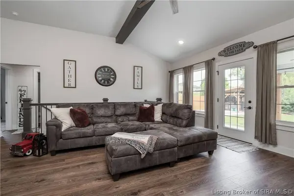 1109 Dora DR, Sellersburg, IN 47172