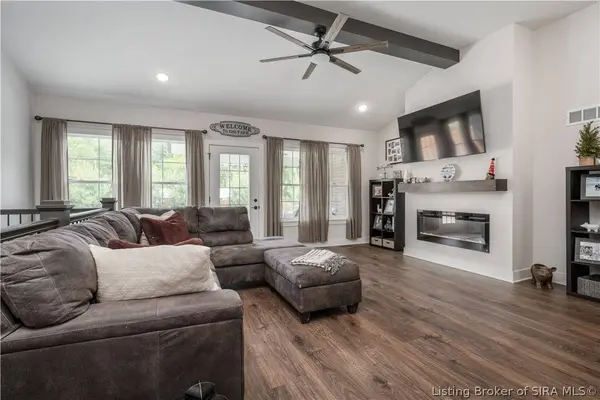 1109 Dora DR, Sellersburg, IN 47172