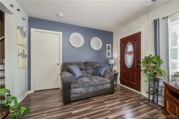 4618 Grandview DR, Louisville, KY 40216