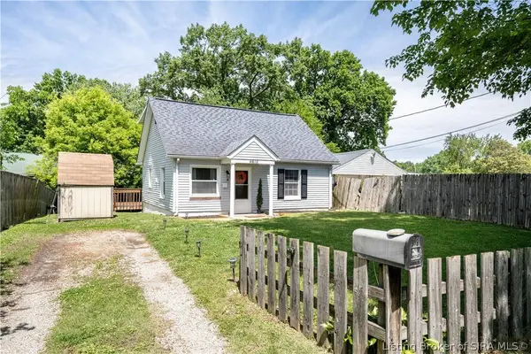 4618 Grandview DR, Louisville, KY 40216