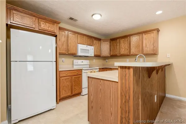6616 Woods Mill DR, Louisville, KY 40272