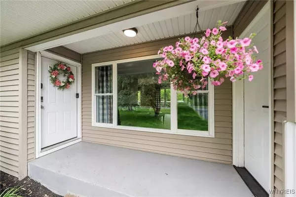 7795 Moyer RD, Lockport, NY 14094