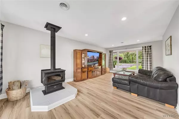 7795 Moyer RD, Lockport, NY 14094