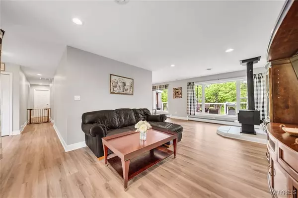 7795 Moyer RD, Lockport, NY 14094