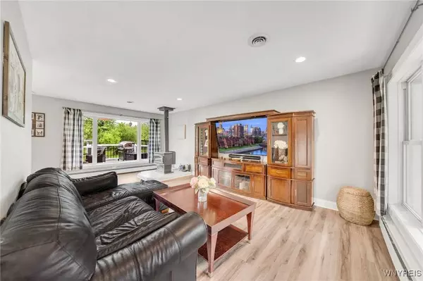 7795 Moyer RD, Lockport, NY 14094