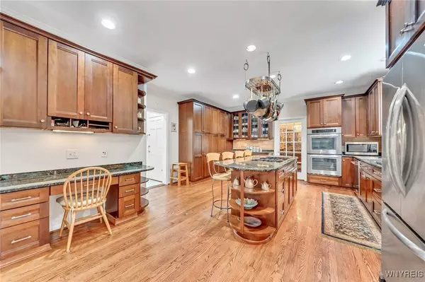 9555 The Maples, Clarence, NY 14031