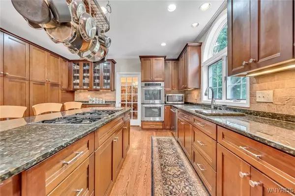 9555 The Maples, Clarence, NY 14031