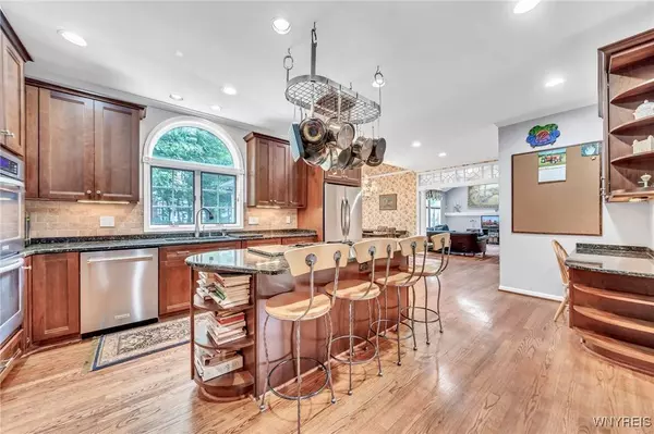 9555 The Maples, Clarence, NY 14031