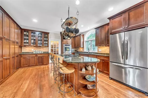 9555 The Maples, Clarence, NY 14031