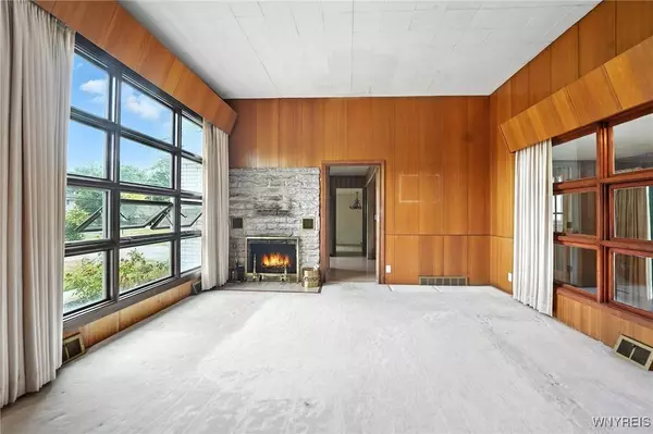 4990 Meadowbrook RD, Buffalo, NY 14221