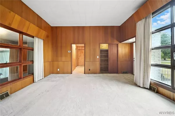 4990 Meadowbrook RD, Buffalo, NY 14221