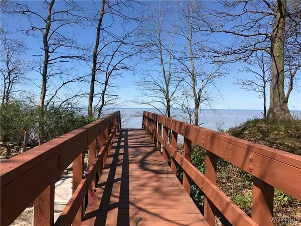 698 Windover LN, Derby, NY 14047