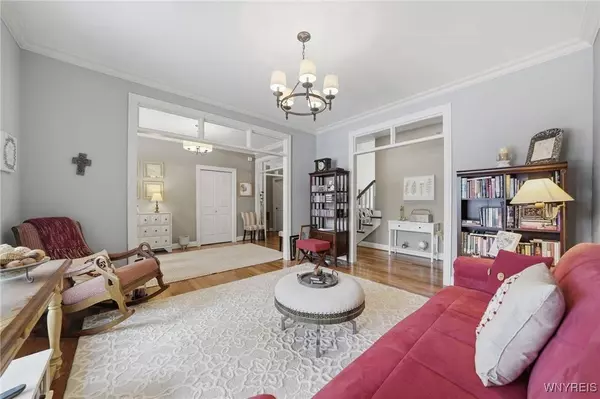 5115 Willowbrook DR W, Clarence, NY 14031