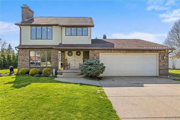 8954 Candlewood LN, Clarence Center, NY 14032