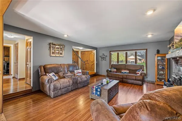 8954 Candlewood LN, Clarence Center, NY 14032