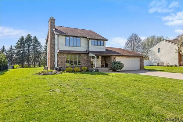 8954 Candlewood LN, Clarence Center, NY 14032