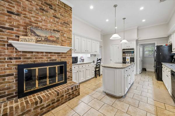 6015 Spanish Oak WAY, Spring, TX 77379