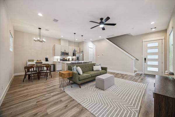1193 W Tidwell RD