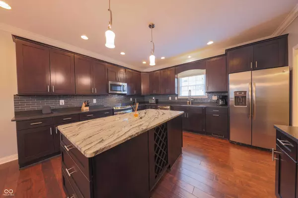 839 N Park Trail DR, Carmel, IN 46032