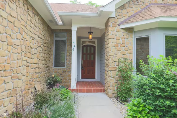 8069 Middle Bay LN, Indianapolis, IN 46236