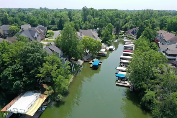 8069 Middle Bay LN, Indianapolis, IN 46236