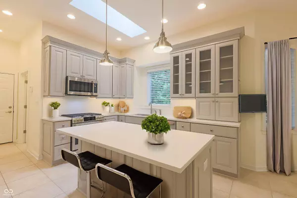 8069 Middle Bay LN, Indianapolis, IN 46236