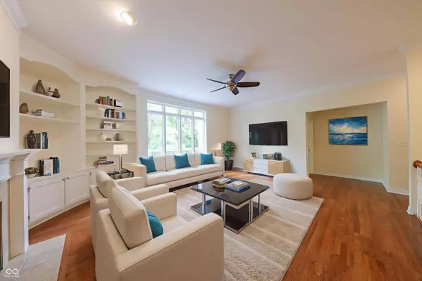 8069 Middle Bay LN, Indianapolis, IN 46236