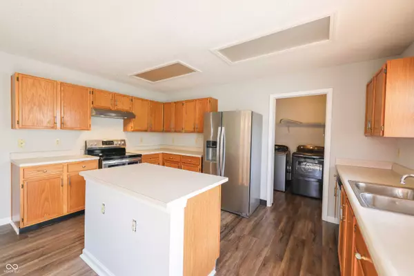 10178 Brushfield LN, Fishers, IN 46037