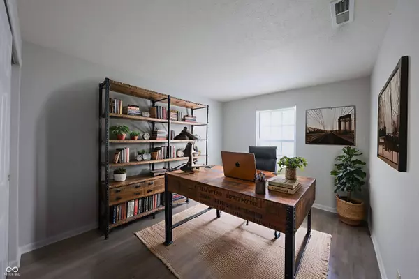 10178 Brushfield LN, Fishers, IN 46037