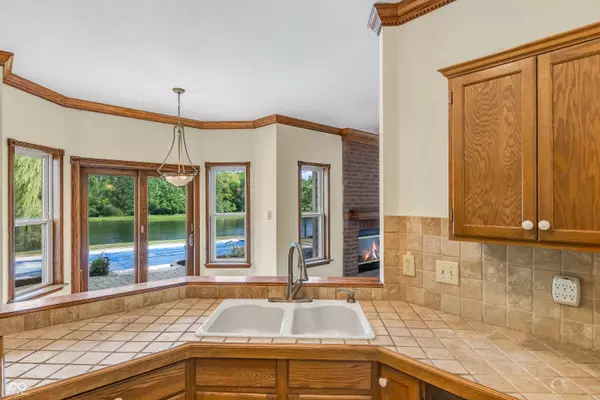 6743 Meadowgreen DR, Indianapolis, IN 46236