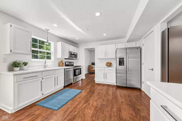 8841 Glass Chimney LN, Fishers, IN 46037