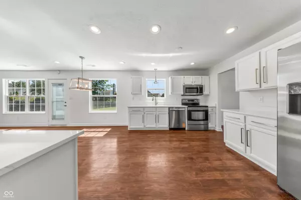 8841 Glass Chimney LN, Fishers, IN 46037