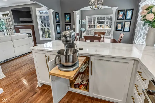 10093 Gemstone DR, Noblesville, IN 46060