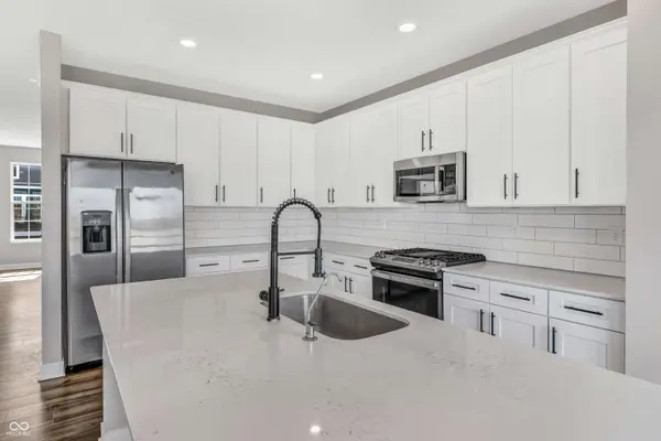 6988 Sunstone PL, Carmel, IN 46033