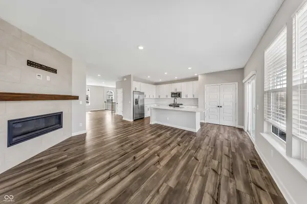 6988 Sunstone PL, Carmel, IN 46033