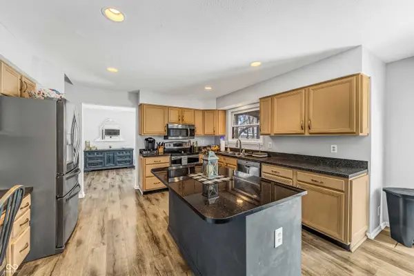 12231 Geist Cove DR, Indianapolis, IN 46236