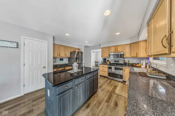 12231 Geist Cove DR, Indianapolis, IN 46236