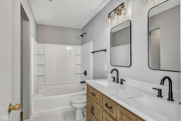 9714 W Lantern LN, Pendleton, IN 46064